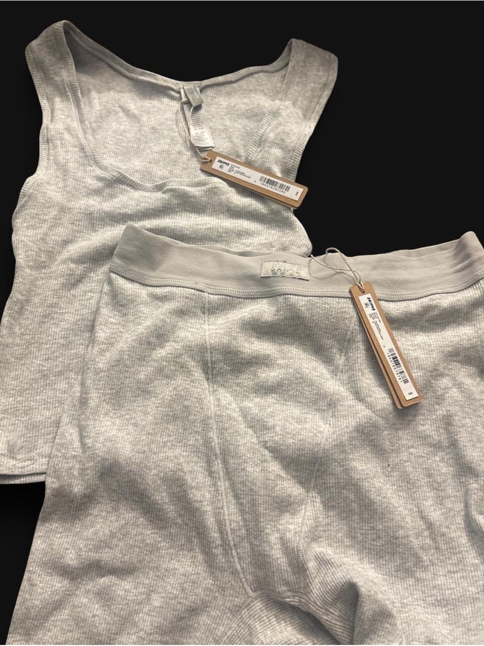 LIGHT GRAY RIBBED SKIMS SET SIZE SMALL TOP & BOTTOMS
